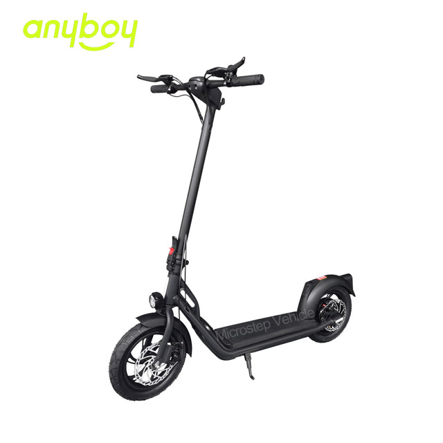 Scooter elétrico preto de alto padrão para adultos